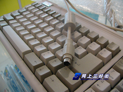 PLUM青軸機(jī)械白鍵盤(pán)實(shí)測(cè)體驗(yàn) 手感一流，貿(mào)易代理新選